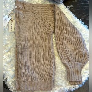 Beautiful NWT M/L. Oversized chunky grandpa sweater, cardigan